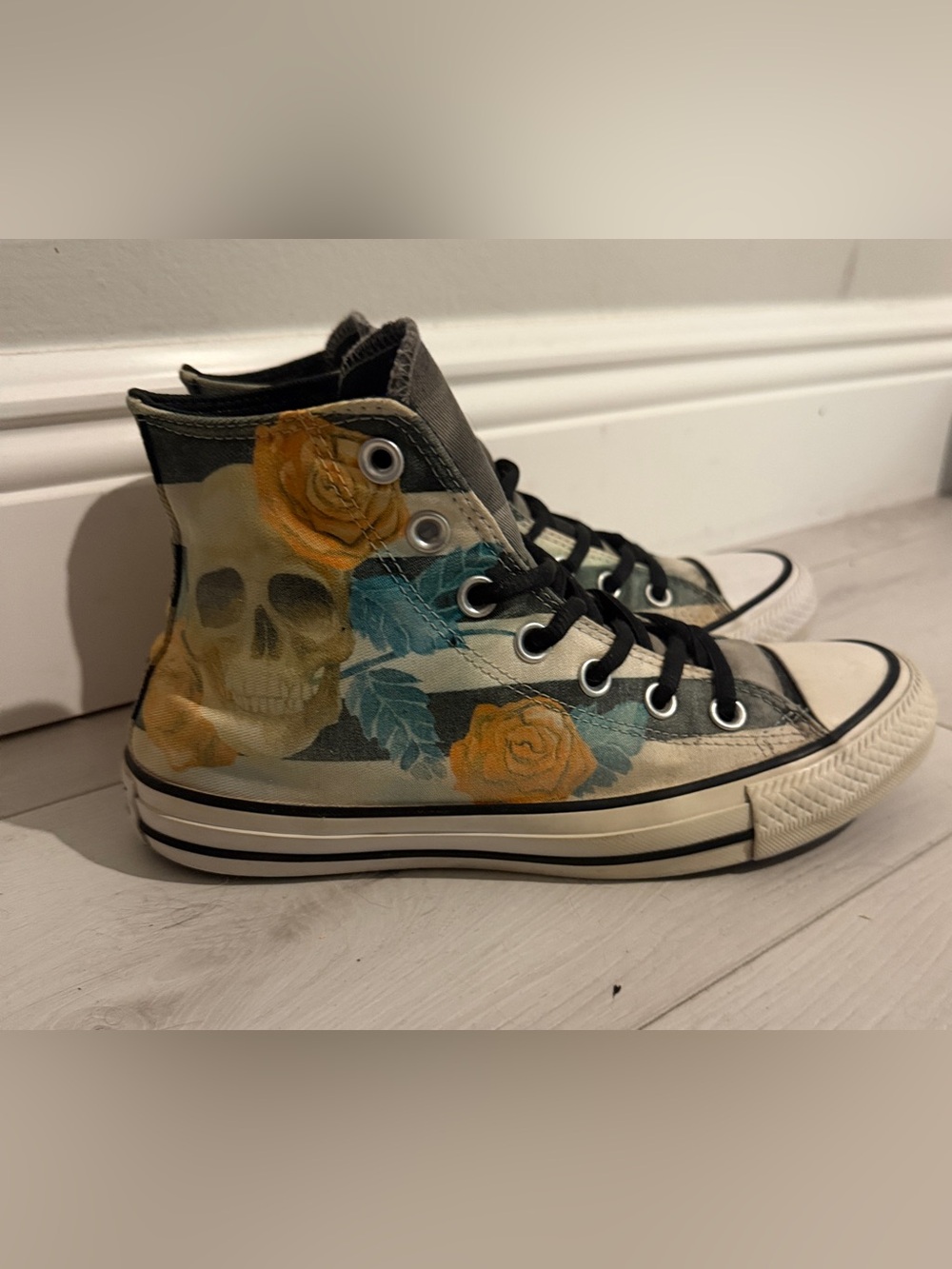 Converse Chuck Taylor All Star Skull & Rose Print High Top Sneakers Women’s US 7